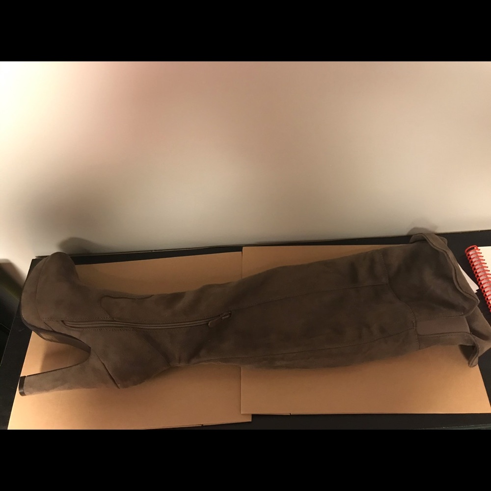 US size 7 Women’s boots